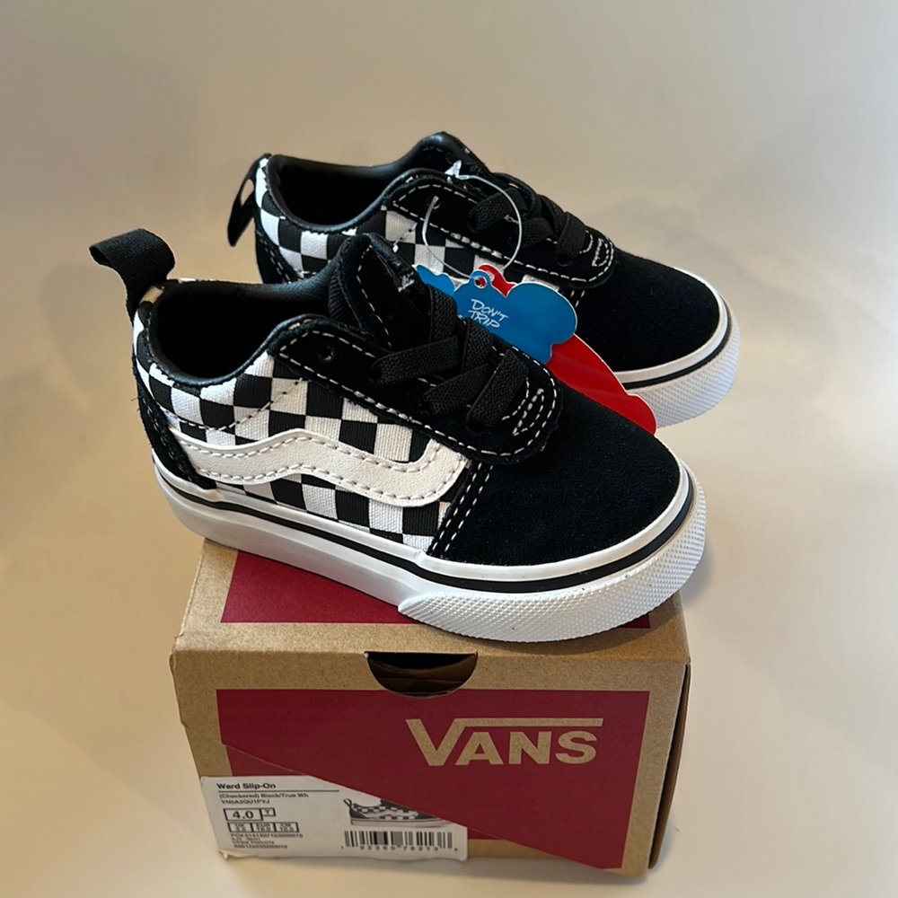 New in box!! Vans infant Ward Slip-On
